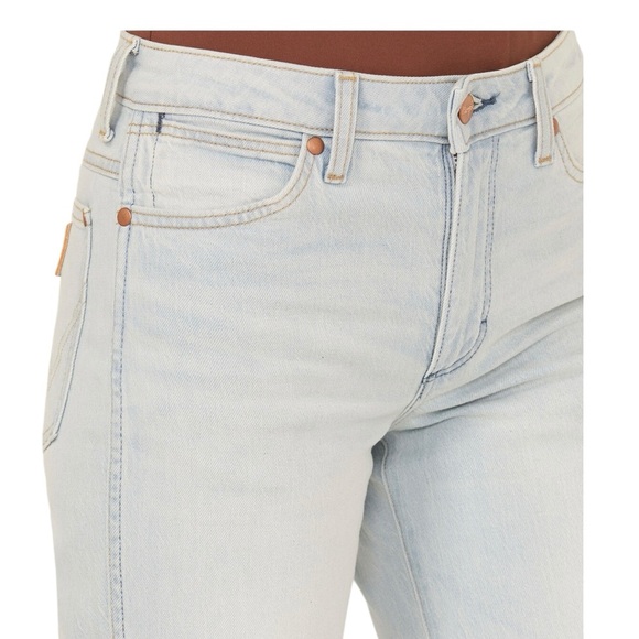 NWT WRANGLER Wanderer Mid Rise Light Wash Flare Jeans - Picture 5 of 15